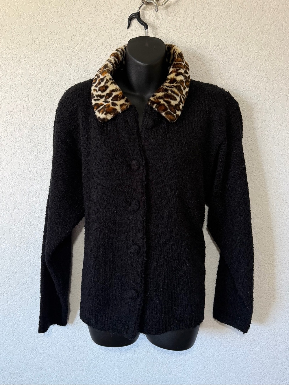 Vintage Cardigan with Leopard Print Collar 🐆